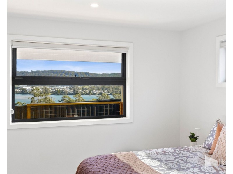 1 & 2/8 Spirit Way, Ambleside TAS 7310