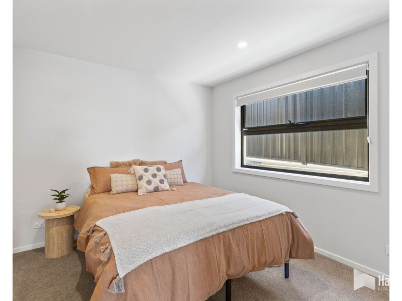 1 & 2/8 Spirit Way, Ambleside TAS 7310