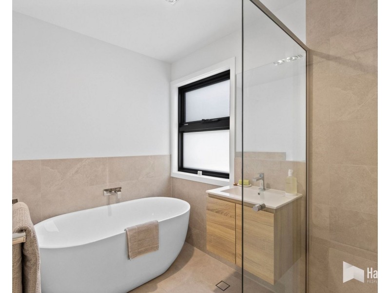 1 & 2/8 Spirit Way, Ambleside TAS 7310