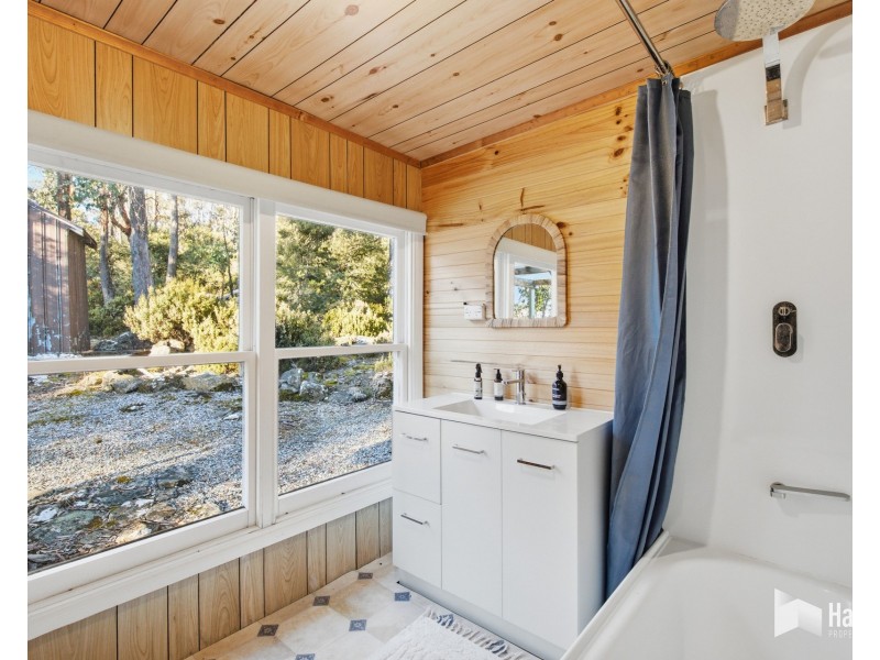 32 Lakeview Drive, Cramps Bay TAS 7030