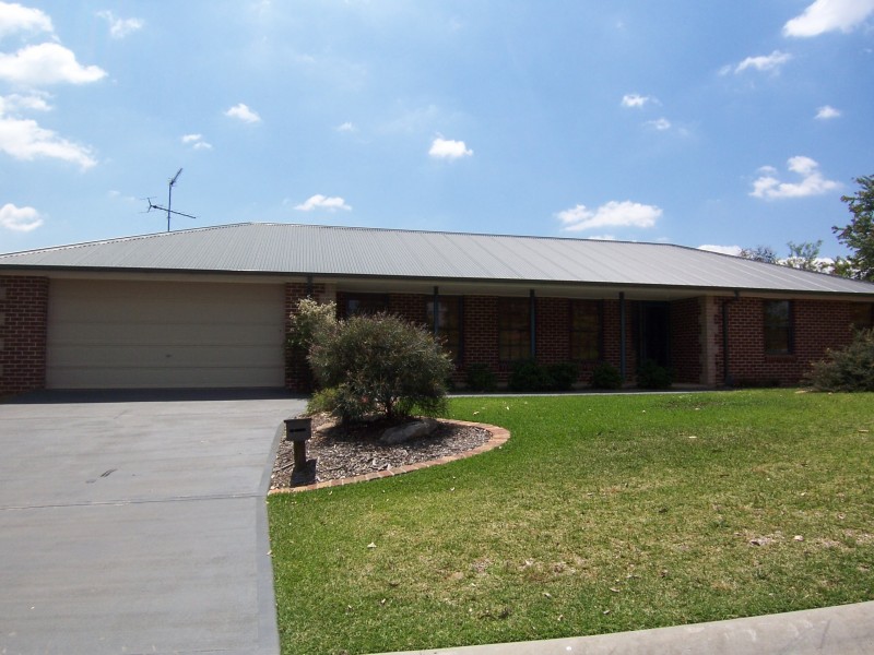 2 Bursaria Place, Mount Annan NSW 2567