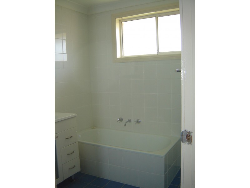 2/8 Wickfield Circuit, Ambarvale NSW 2560