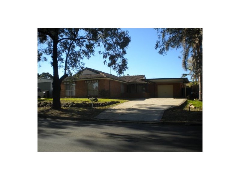 3 Fitzpatrick Place, Mount Annan NSW 2567