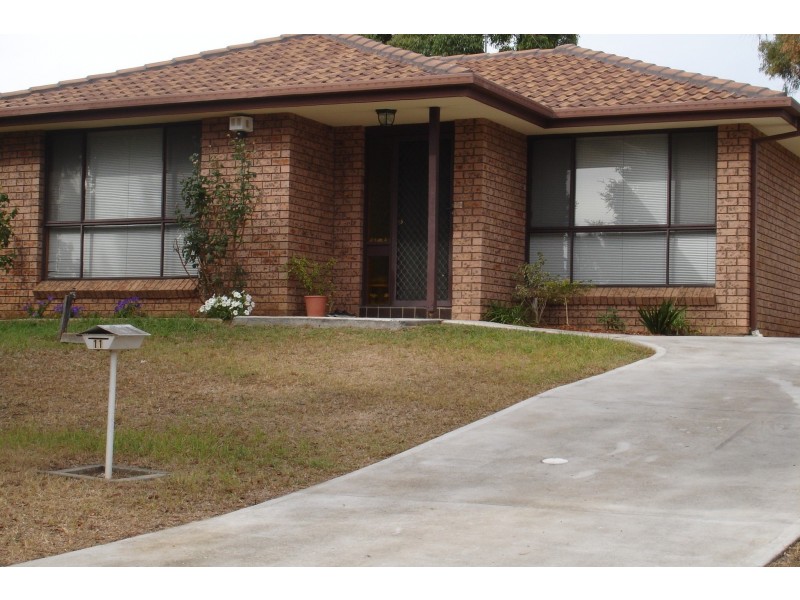 11 Farrendon Place, Mount Annan NSW 2567