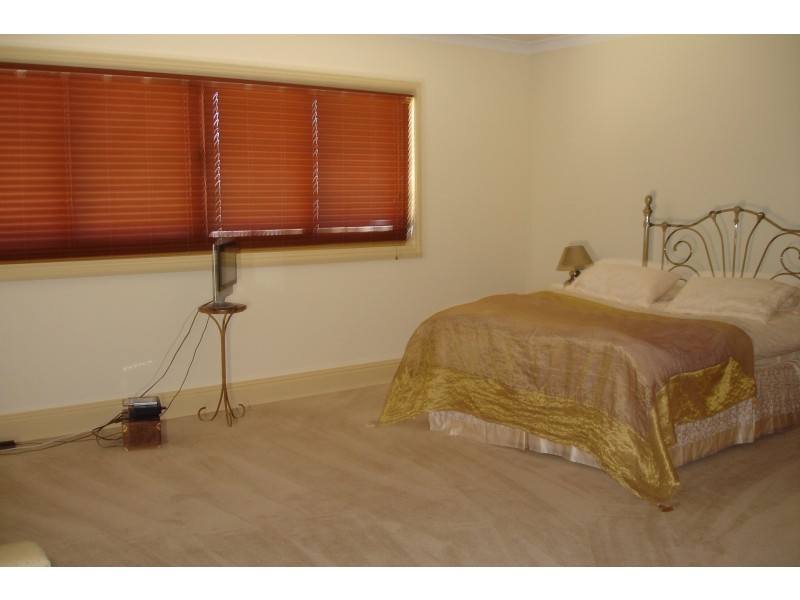 10 Maclean Lane, Camden Park NSW 2570