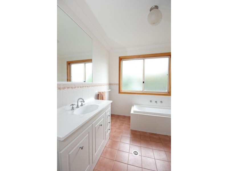 3 Pickets Place, Currans Hill NSW 2567