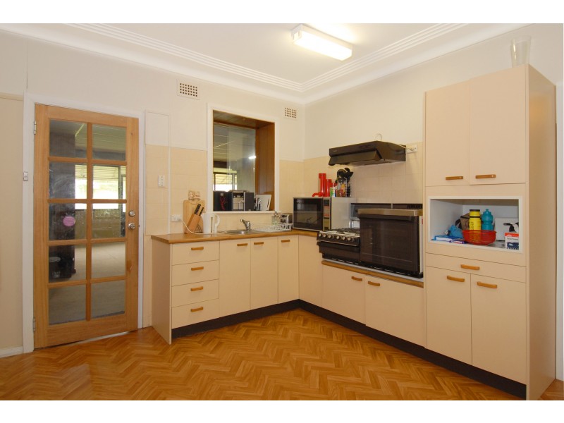 13 Kimbarra Ave, Camden NSW 2570