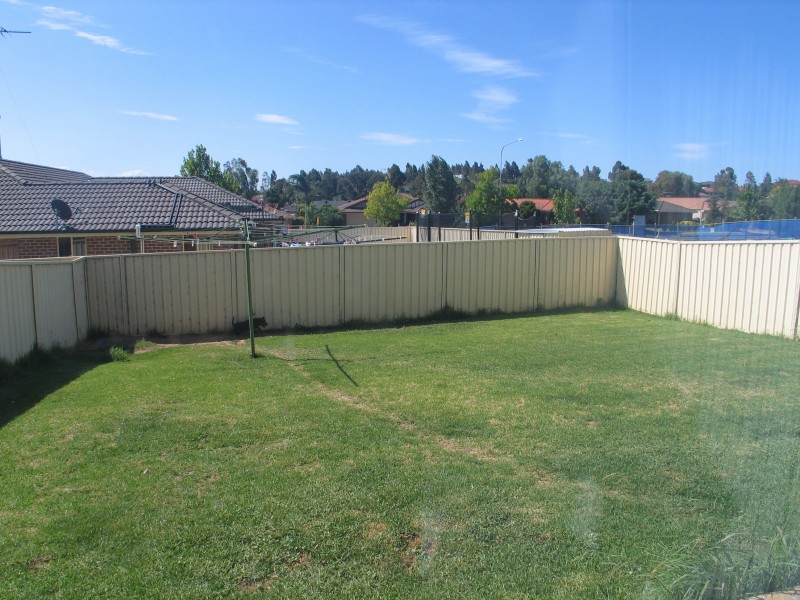 19 McGrath Place, Currans Hill NSW 2567