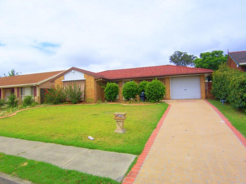 305 Welling Drive, Mount Annan NSW 2567
