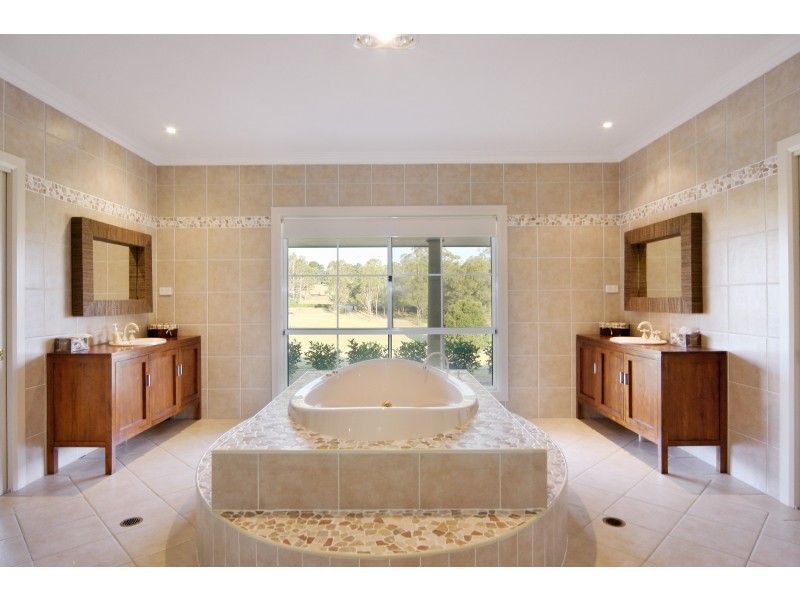 116 Donalds Range Road, Razorback NSW 2571