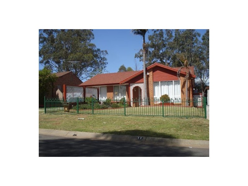 11 Dunbar Place, Mount Annan NSW 2567