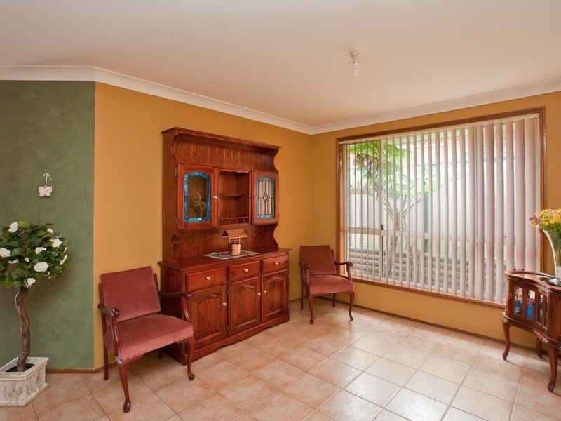 15 Downes Crescent, Currans Hill NSW 2567