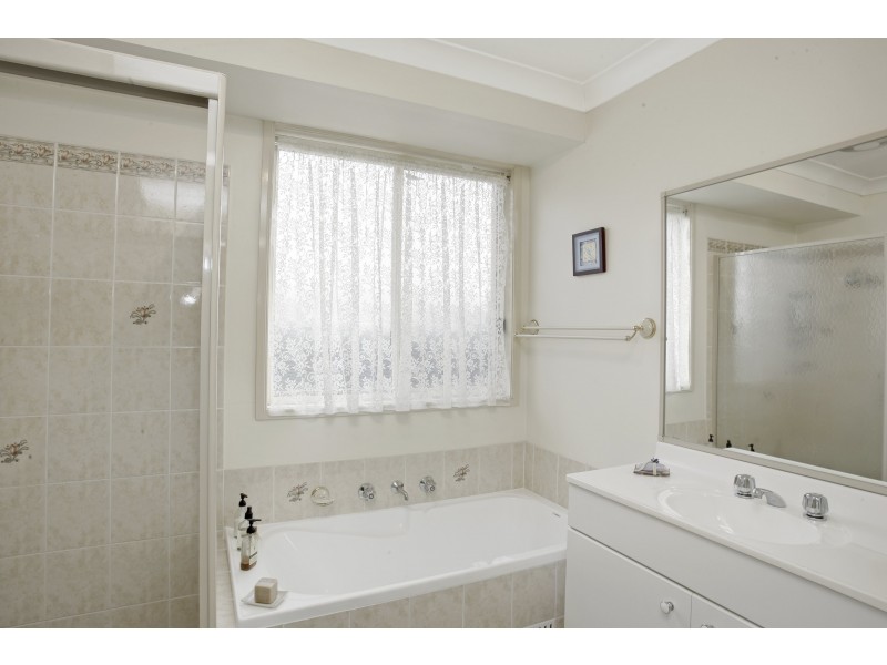 9 Glenfield Drive, Currans Hill NSW 2567