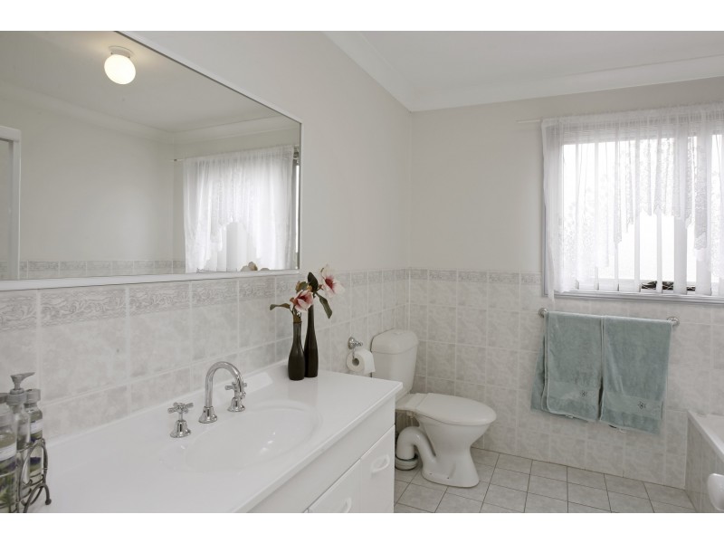 8/18-36 Glenfield Drive, Currans Hill NSW 2567