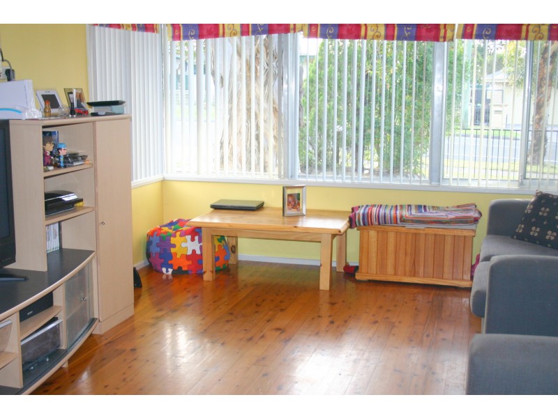 16 Macquarie Ave, Campbelltown NSW 2560