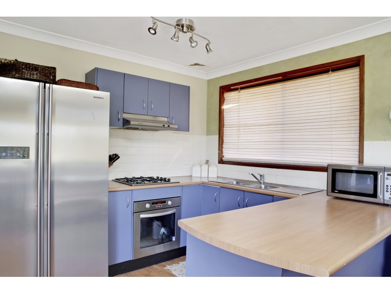 4 Lakeside Street, Currans Hill NSW 2567