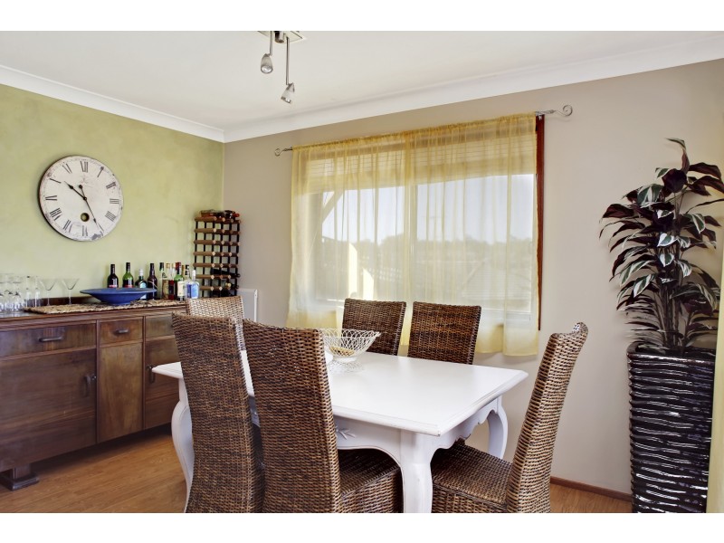 4 Lakeside Street, Currans Hill NSW 2567
