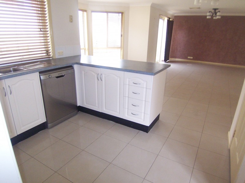 24 The Kraal Dr, Blair Athol NSW 2560