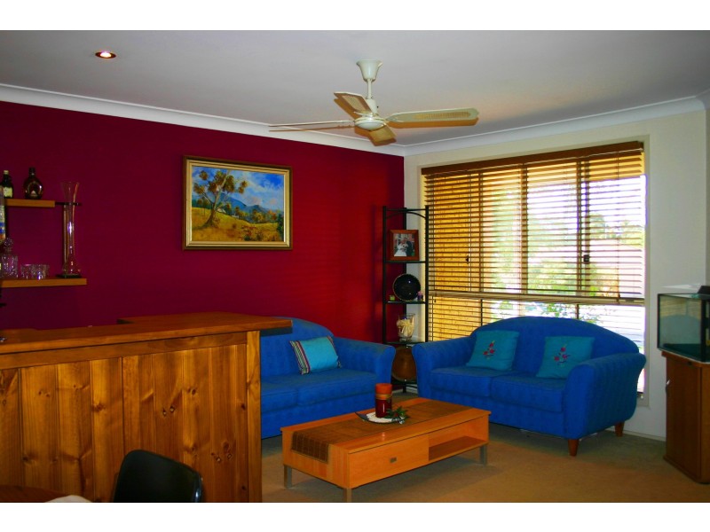 33 Paddymiller Ave, Currans Hill NSW 2567