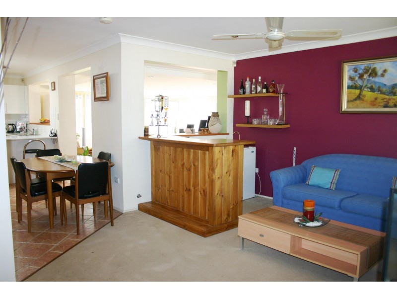 33 Paddymiller Ave, Currans Hill NSW 2567