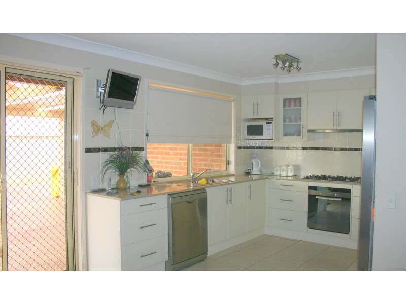 11 Linton Road, Currans Hill NSW 2567