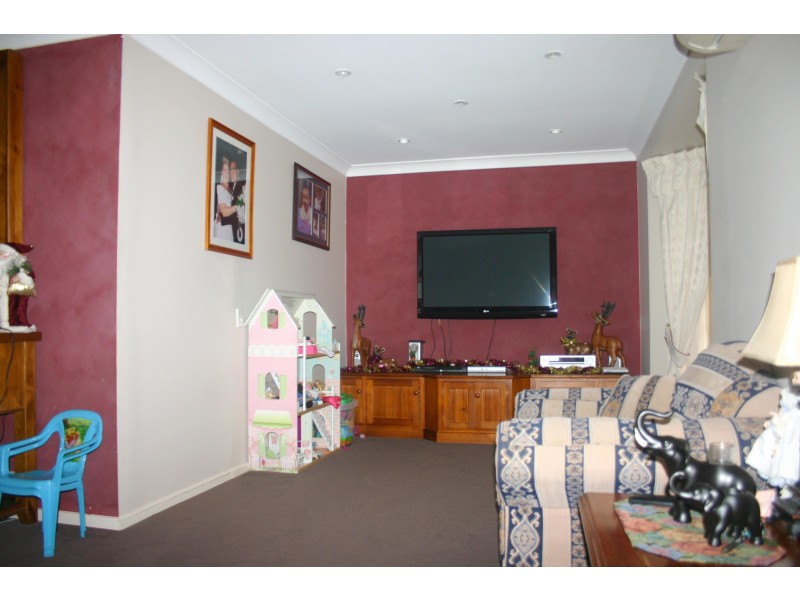 11 Linton Road, Currans Hill NSW 2567