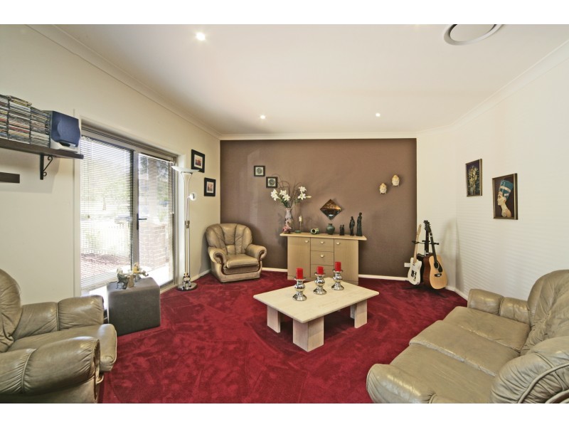 15 Lochview Crescent, Mount Annan NSW 2567