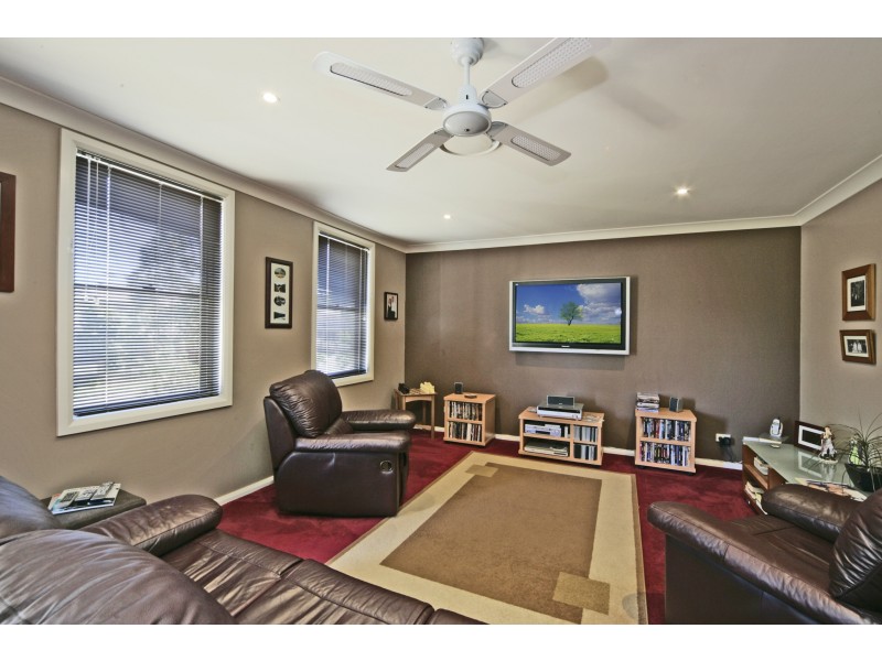 15 Lochview Crescent, Mount Annan NSW 2567