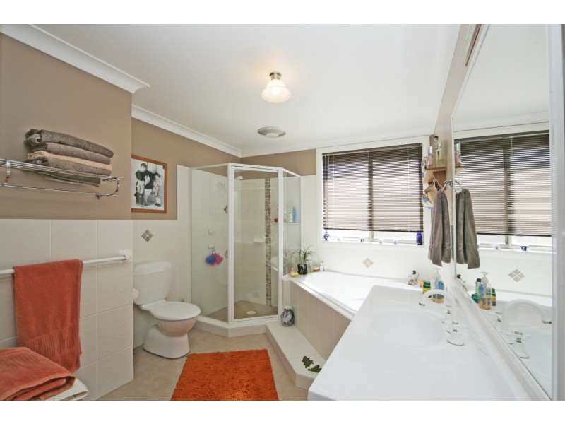 15 Lochview Crescent, Mount Annan NSW 2567