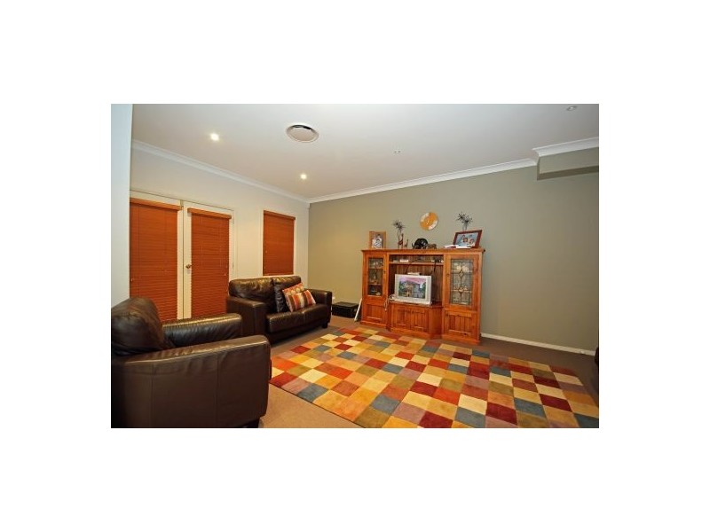 13 Lochview Cres, Mount Annan NSW 2567