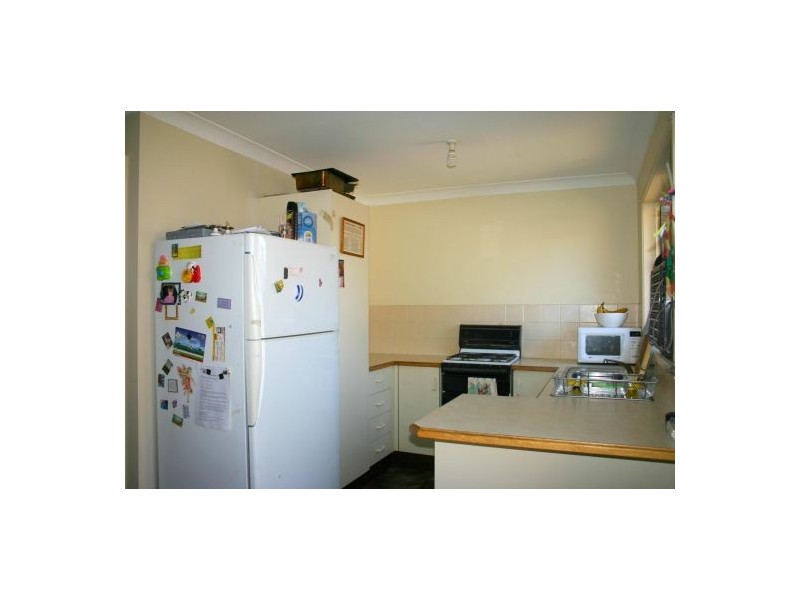 4 Stephano Pl, Rosemeadow NSW 2560