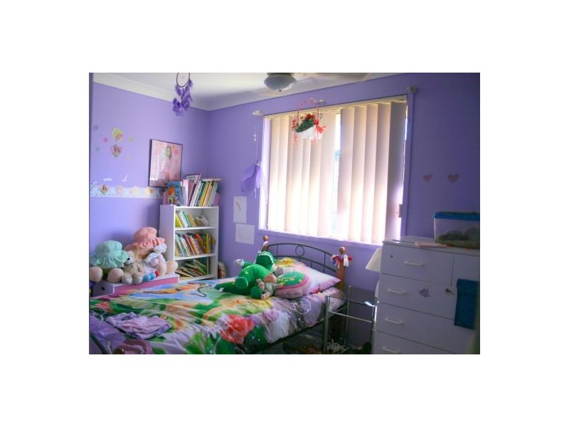 4 Stephano Pl, Rosemeadow NSW 2560