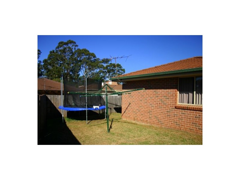 4 Stephano Pl, Rosemeadow NSW 2560