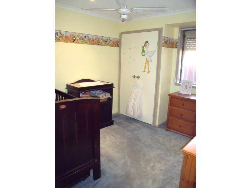 9 Debenham Ave, Leumeah NSW 2560