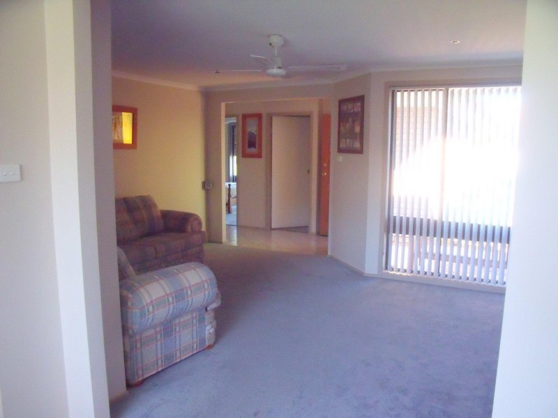 9 Debenham Ave, Leumeah NSW 2560