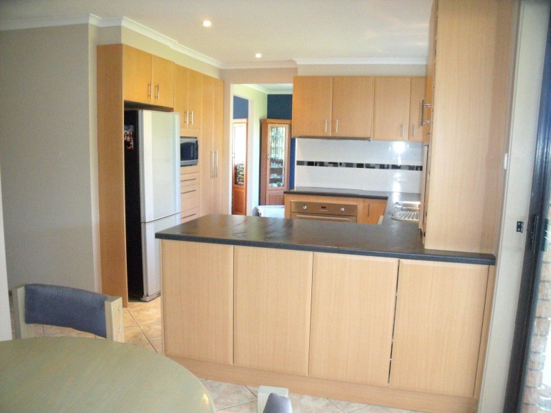 9 Debenham Ave, Leumeah NSW 2560