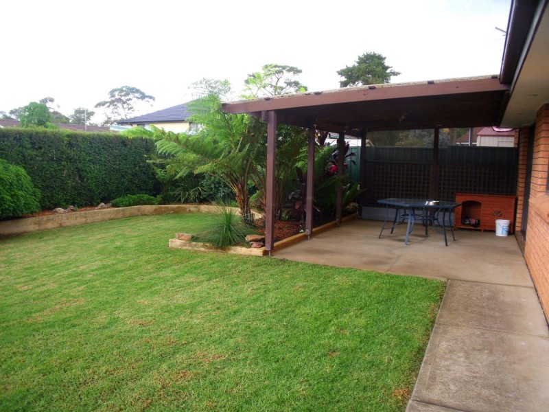 9 Debenham Ave, Leumeah NSW 2560