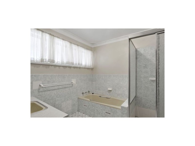 2 Cruikshank Ave, Elderslie NSW 2570