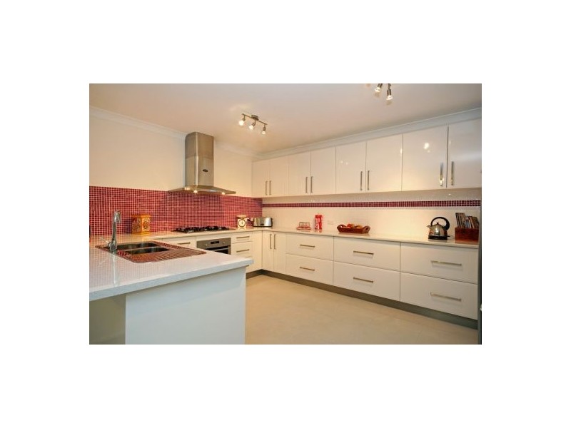 11 Quarters Place, Currans Hill NSW 2567