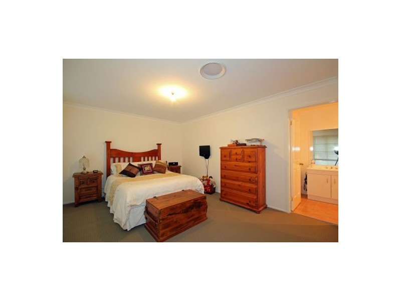 11 Quarters Place, Currans Hill NSW 2567