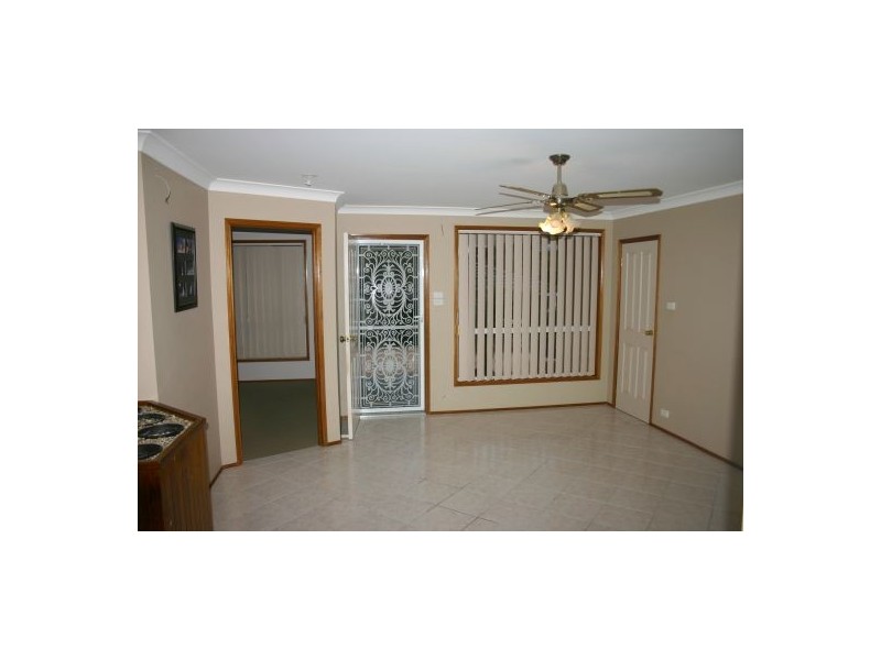 10 Steamer Pl, Currans Hill NSW 2567