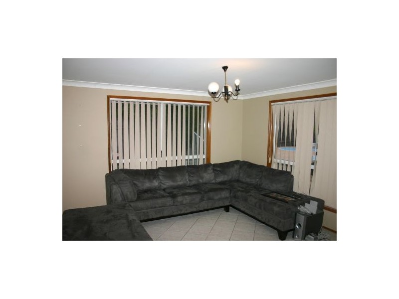 10 Steamer Pl, Currans Hill NSW 2567