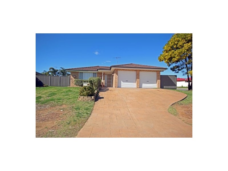 5 Lysander Ave, Rosemeadow NSW 2560