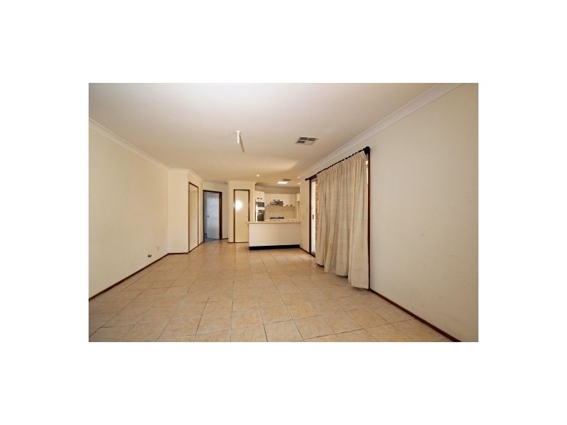 5 Lysander Ave, Rosemeadow NSW 2560