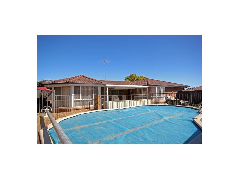 5 Lysander Ave, Rosemeadow NSW 2560