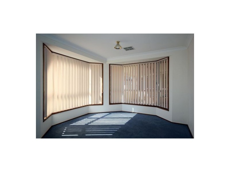 5 Lysander Ave, Rosemeadow NSW 2560