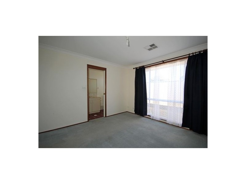 5 Lysander Ave, Rosemeadow NSW 2560