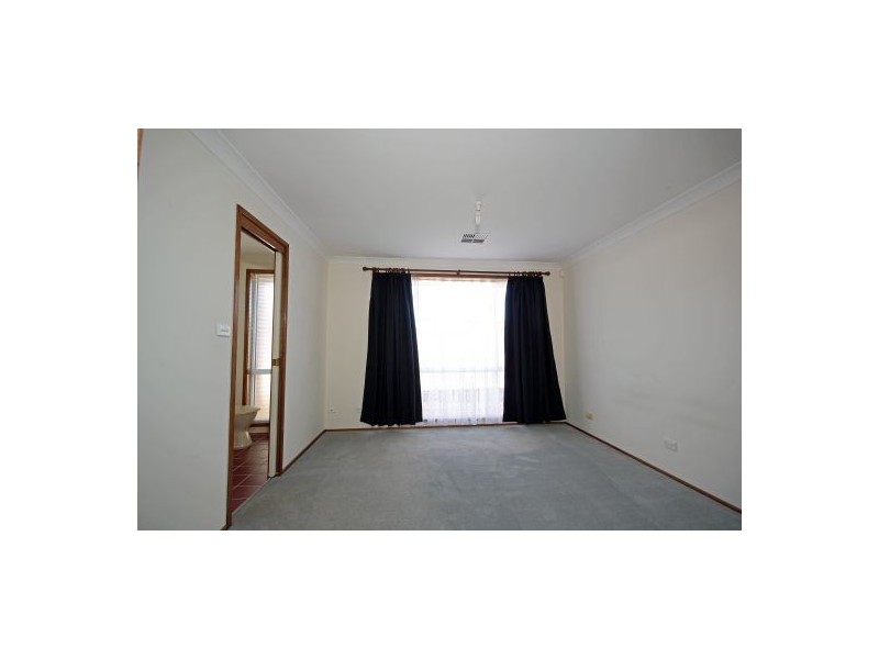 5 Lysander Ave, Rosemeadow NSW 2560