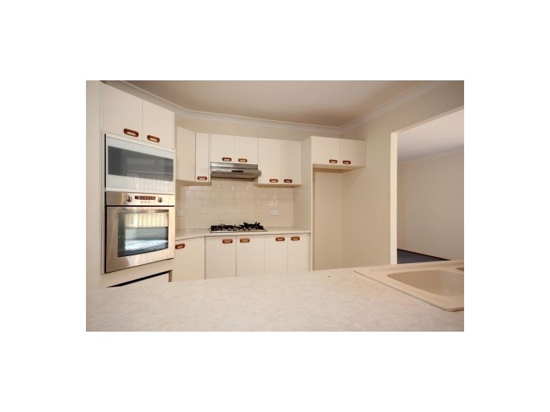 5 Lysander Ave, Rosemeadow NSW 2560