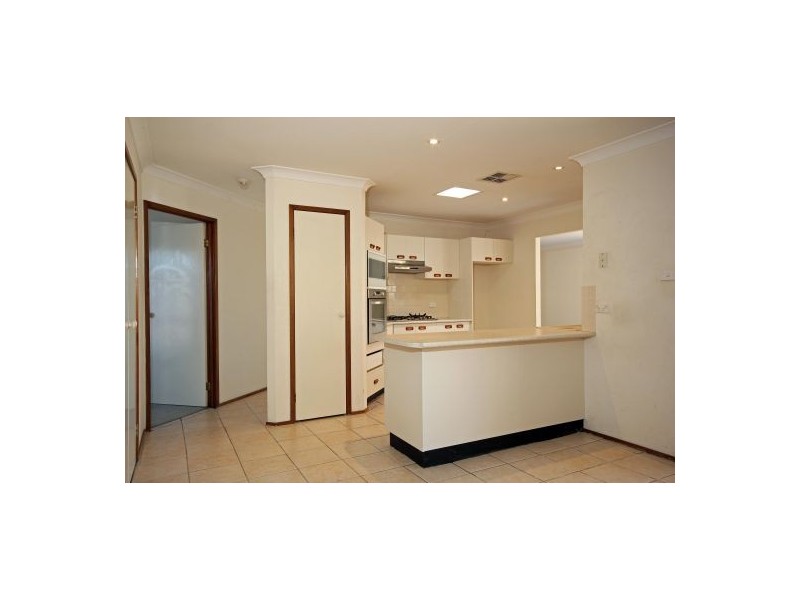 5 Lysander Ave, Rosemeadow NSW 2560